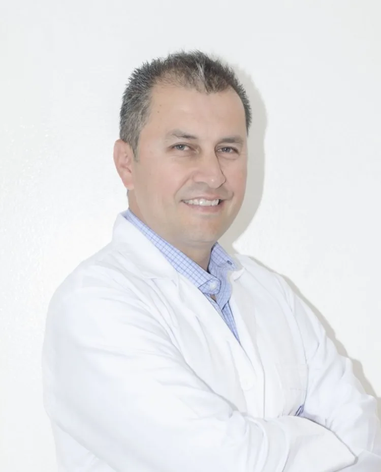 Dr. Andrés Mauricio Neira, Cirujano Plástico en Bessoli